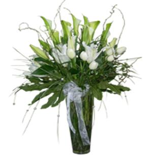 Cam Vazoda Beyaz Gala Çiçekler