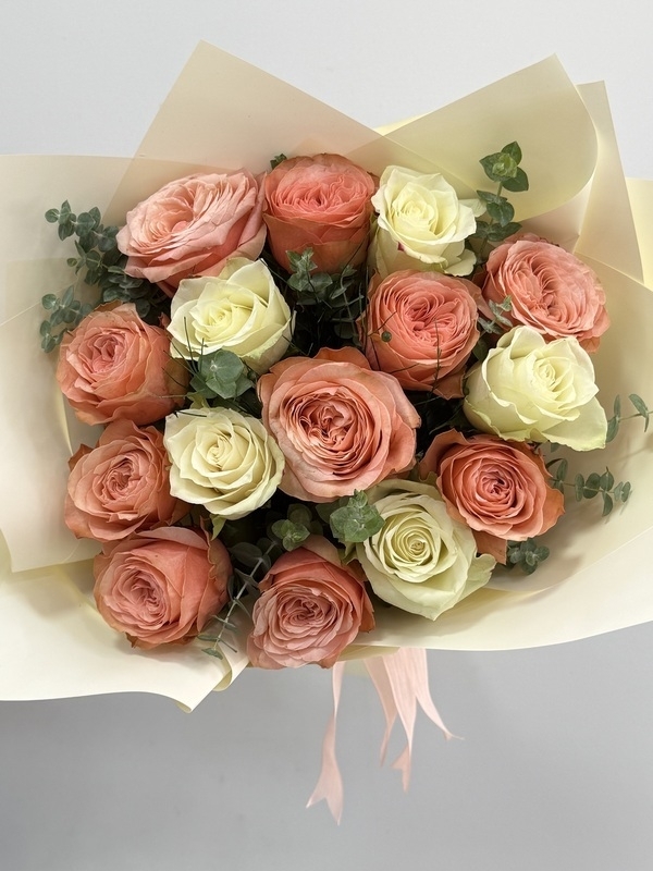 15 Kahala & Beyaz Gül Buketi
