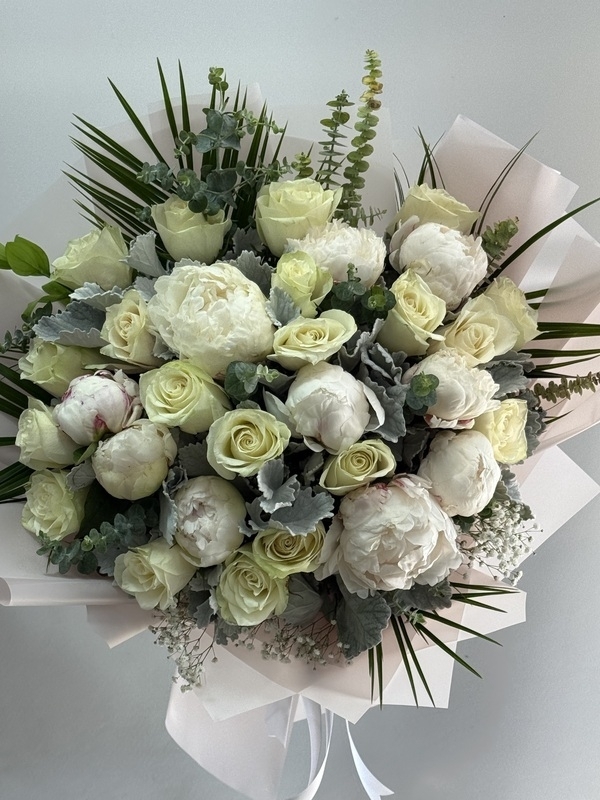 Beyaz Şakayık & Gül Buketi