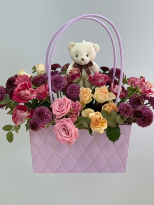 Lila Çantada Çiçek Aranjmanı